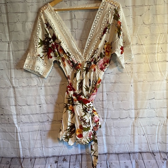 Luxxel Womens Size Small Floral Surpice Wrap Romper With Lace Hem Detail - Picture 2 of 3